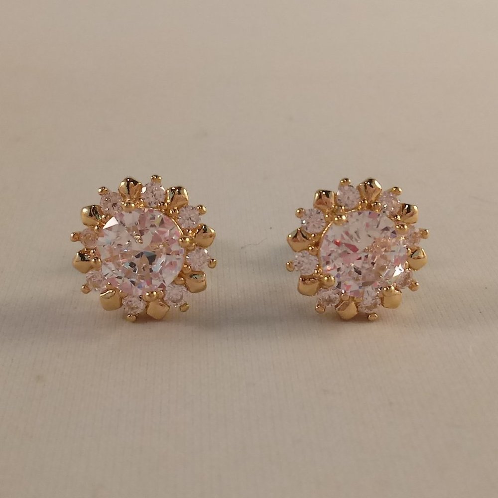 18K Yellow Gold Plated Flower White Diamond Zircon Stud Earrings Party Gift - Picture 1 of 6